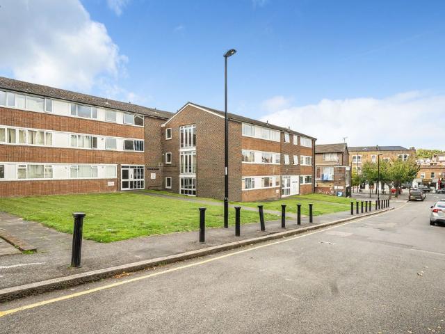 Arundel House, Heathfield Road, Croydon CR0, 1 bed flat to rent, £1,300 pcm | PrimeLocation