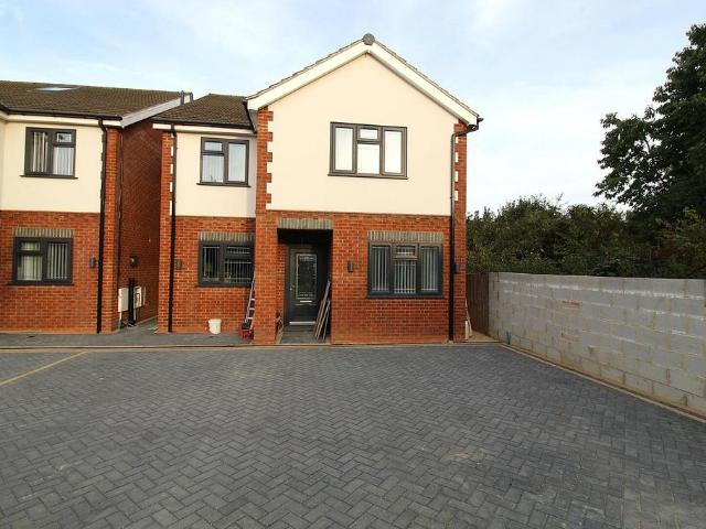 Arundel Road, Luton LU4 5 bed detached house to rent £3,300 pcm £762 pw