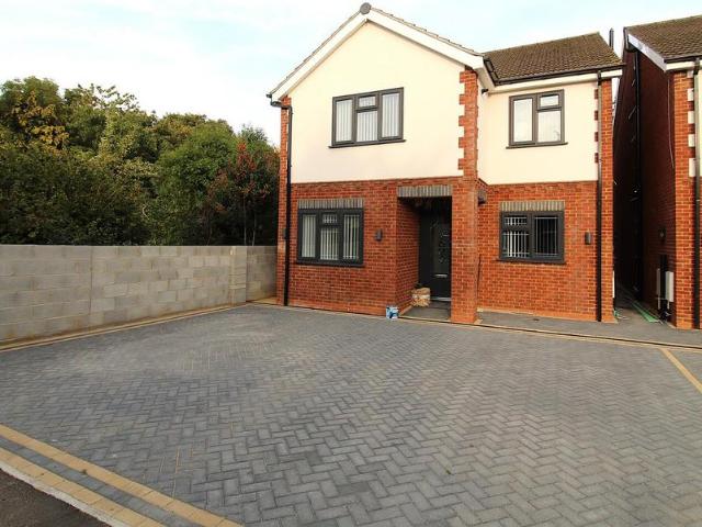 Arundel Road, Luton LU4 5 bed detached house to rent £3,300 pcm £762 pw