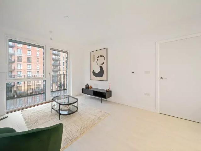 Arusha Court, Farine Avenue UB3 2 bed flat to rent £2,150 pcm £496 pw