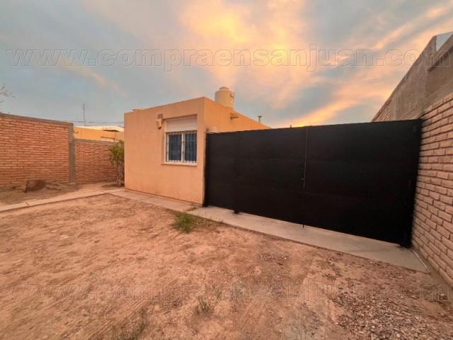 Arustiza  Alquila Casa 3 Dorm Fondo B Cgt Rivadavia