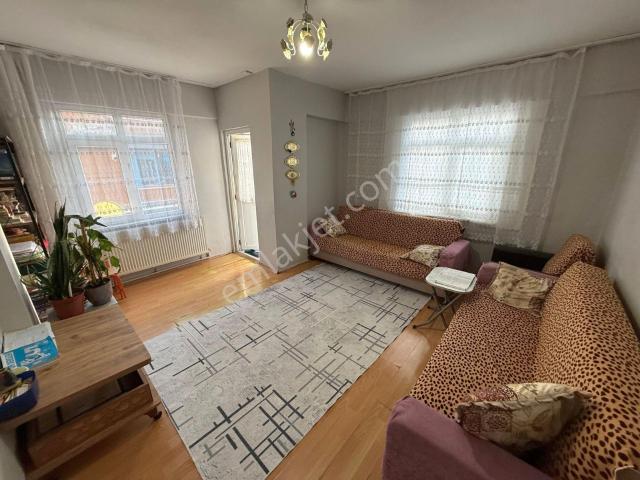Arzu Emlaktan Gazi Mah Cadde Üzeri İki Balkonlu 2+1 Daire