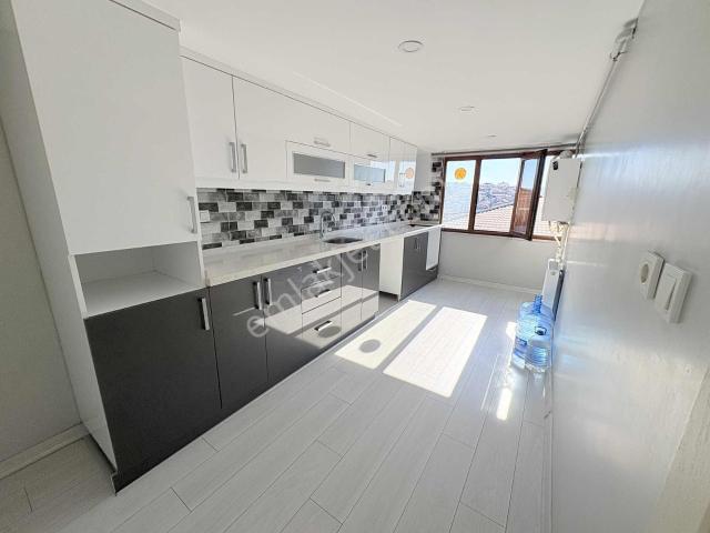 Arzu Emlaktan Gazi Mah Kiralık 2+1 En Üst Çatı Katı Daire
