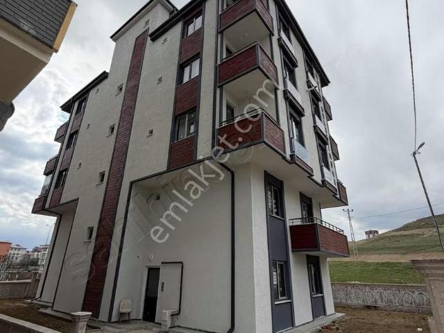 Arz Emlak'tan Eski Hastane Bölgesinde Satılık 2+1 Daire