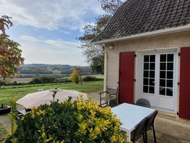 Arzacq Vue Pyrénées au calme maison 5 chambres sur 1 hectare 30 minutes de Pau et Orthez