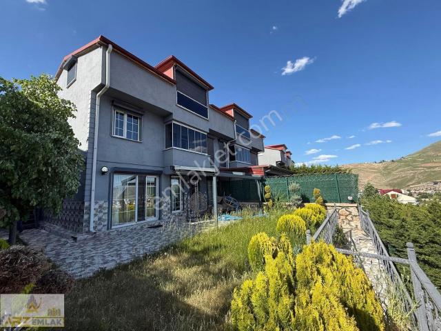 Arz'dan Satılık Premium Triplex Villa 4+1 Eşsiz Şehir Manzaralı