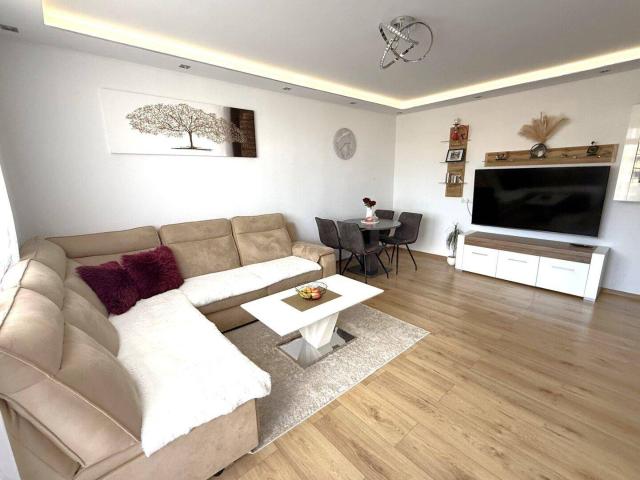 Arzl: Hochwertig sanierte 3 Zimmer Wohnung
