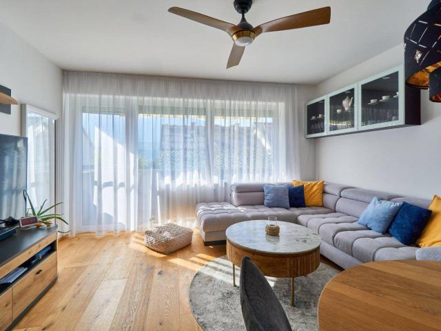 Arzl: Hochwertig sanierte 3 Zimmer Wohnung mit 2 Balkonen und schöner Aussicht