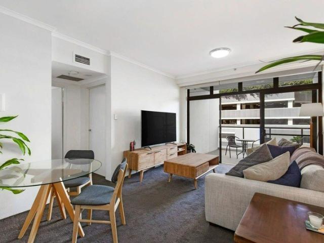 Award Winning Architectural Apartment with Exclusive Resort Amenities