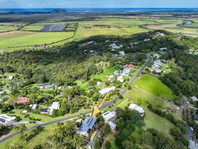 AWARD WINNING ARCHITECTURE WITH ELEVATED COASTAL & HINTERLAND VIEWS