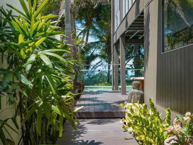 Award Winning Architecture Meets Absolute Beachfront Luxury !