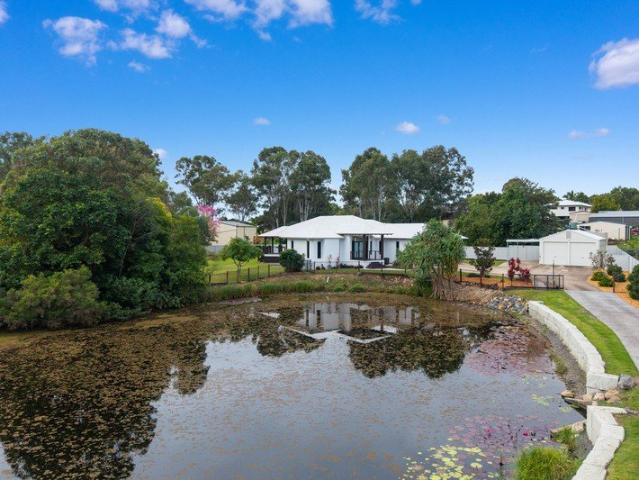 AWARD WINNING BEACHSIDE LUXURY WITH LAKE VIEWS ON 4,740SQM