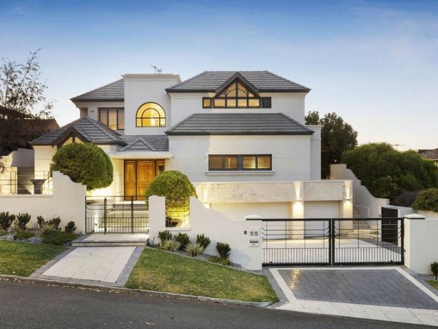 AWARD WINNING COASTAL RESIDENCE OF RARE DISTINCTION