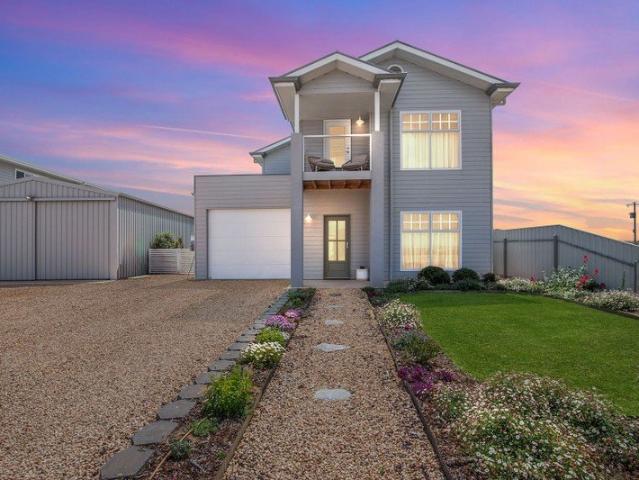 Award Winning Contemporary Country Living