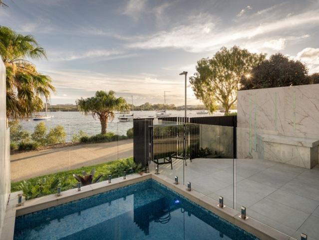 Award Winning Freehold Riverhome With Lift