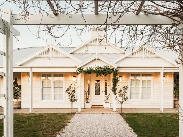 Award Winning Residence with Luxury Guest Barn