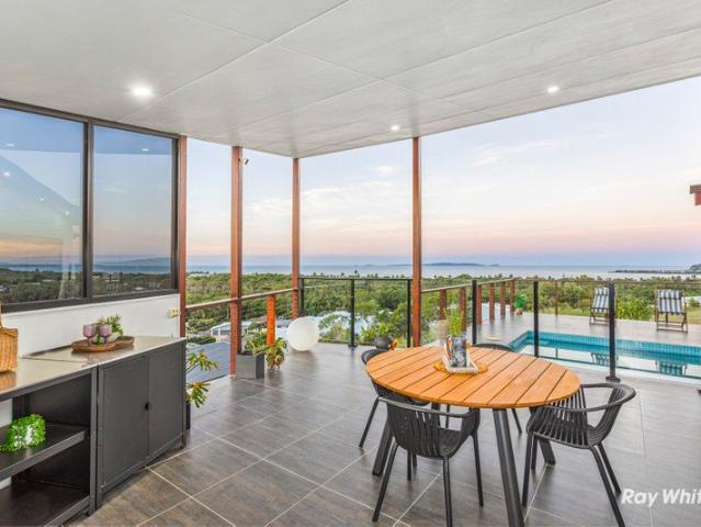 Award winning residence with 180 degree spectacular views