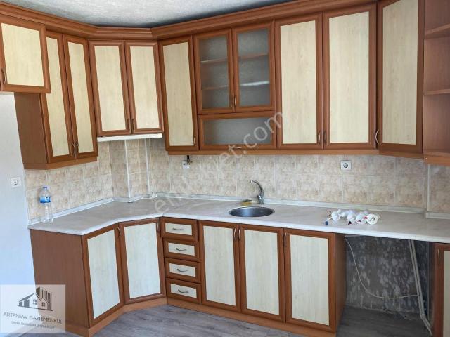 Aw'den 2+1 Doğalgazlı Arakat 100m2 Temiz Cadde Üzeri Kiralık