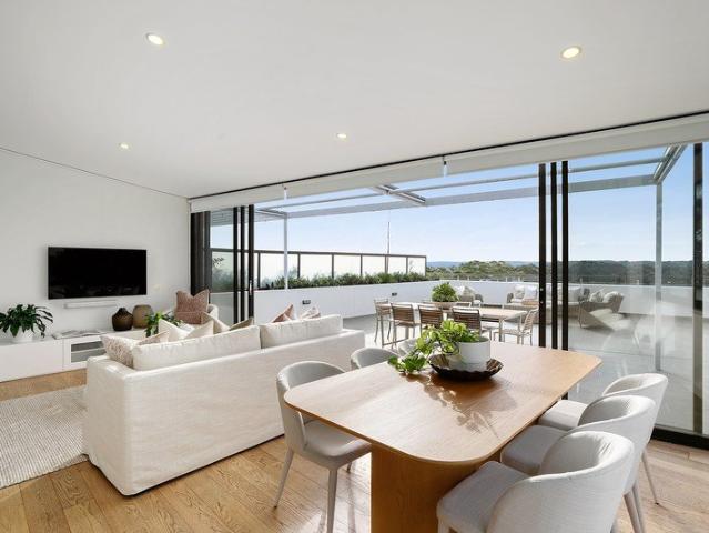 Awe inspiring penthouse captivated by district views