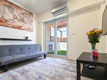 Awesome1 bedroom apartment with a terrace, near the B raga train station