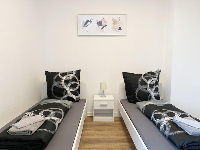 Awesome, modern 6 Bed Apartment for fitters in Osnabrück, Osnabruck Amsterdam Apartments for Rent