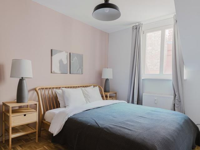 Awesome Neubau 2BR w/ Balcony, W/D & Elevator