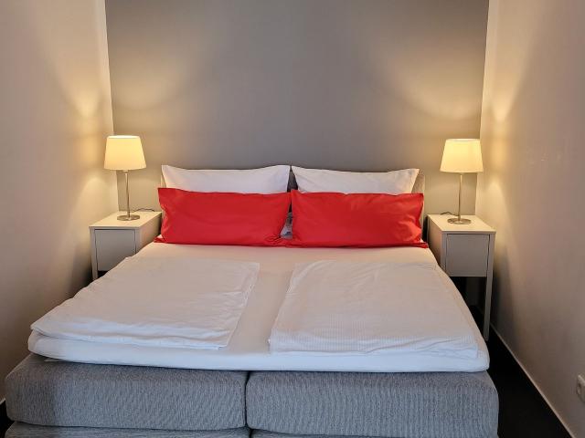 Awesome & beautiful studio Düsseldorf, Dusseldorf Amsterdam Apartments for Rent