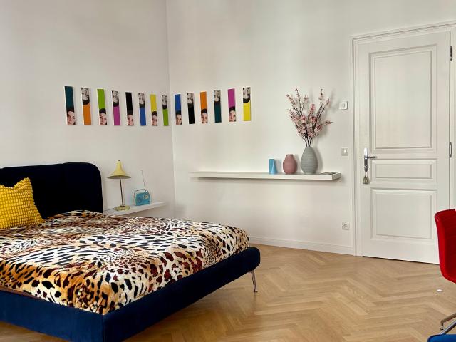 Awesome, bright flat
