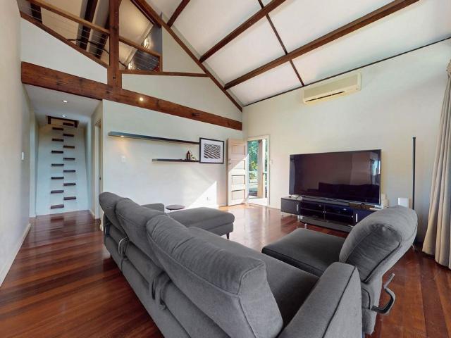 AWESOME Entertainer Air Con Loft Space