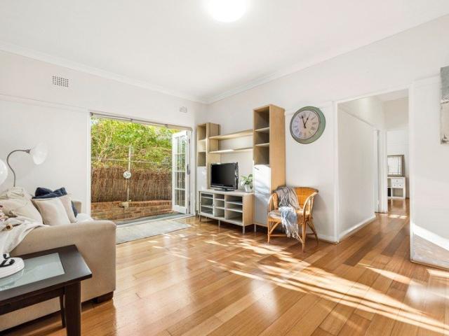 Awesome entry point with garden, boutique strata just 190m to rail