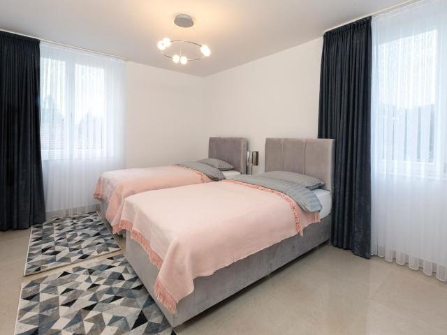 Awesome, fantastic Hourse in Altglienicke, Berlin Amsterdam Apartments for Rent