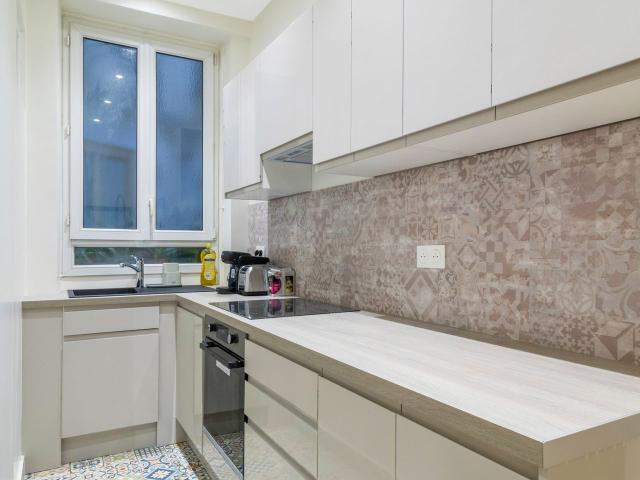 Awesome suite conveniently located, Paris Amsterdam Apartments for Rent