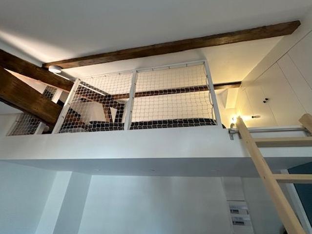 At the foot of metro line 1 and all amenities in Neuilly sur Seine