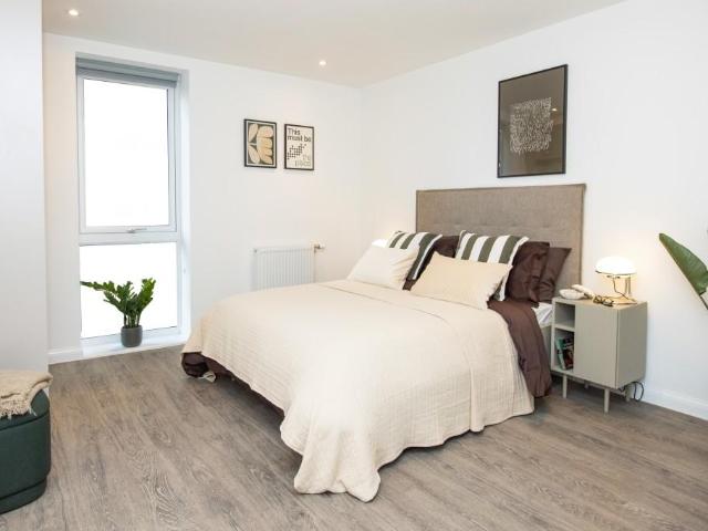 at The Parklands, The Parklands. 3 bed apartment to rent £2,565 pcm £592 pw