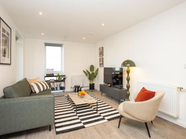 at The Parklands, The Parklands. 2 bed apartment to rent £2,175 pcm £502 pw