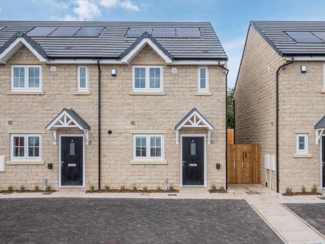 at Trinity View, 2 Brannagan Road BD6 3 bed house to rent £1,195 pcm £276 pw