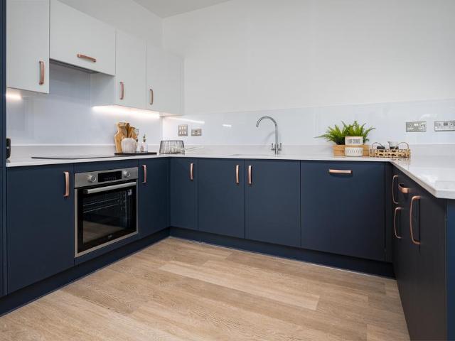 at Walton Court, Station Avenue KT12 2 bed apartment to rent £2,270 pcm £524 pw