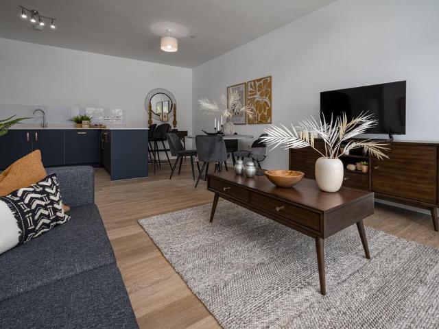 at Walton Court, Station Avenue KT12 2 bed apartment to rent £2,364 pcm £546 pw