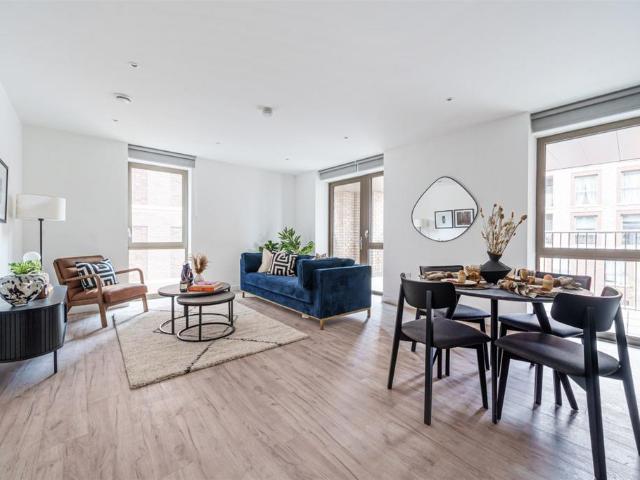 at Anchor’s Point, 18 Refinery House. 2 bed apartment to rent £2,340 pcm £540 pw