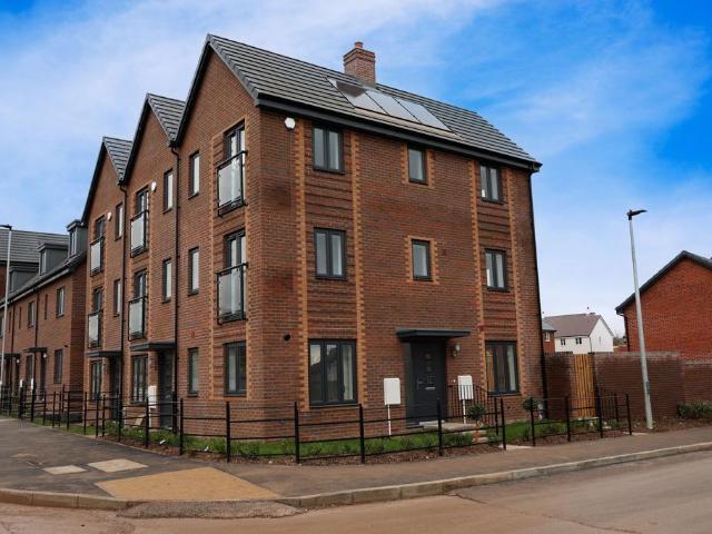 at Beaufort Park, 1 Dante Road BS10 3 bed house to rent £1,775 pcm £410 pw