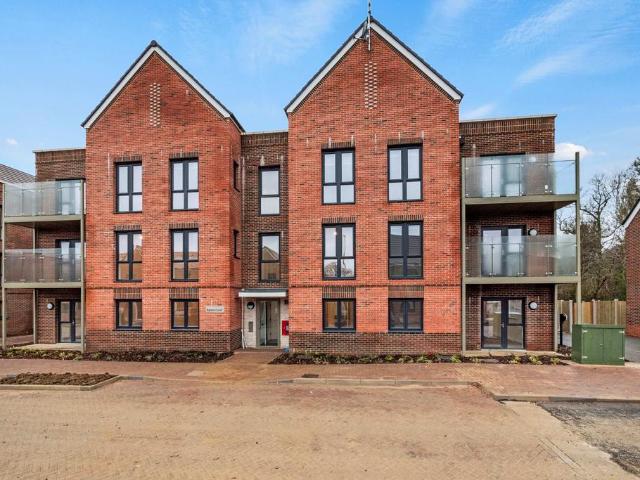 at Beaumont Manor, Flat 9 Claret. 1 bed apartment to rent £1,425 pcm £329 pw