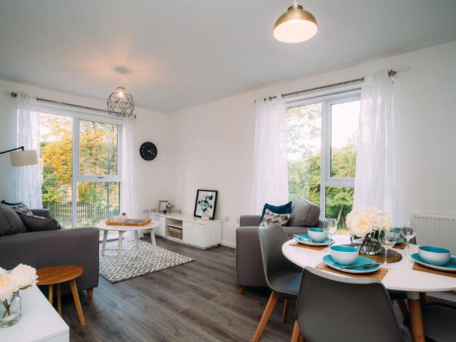 at Bridgewater Village, Flat 6, 45. 2 bed apartment to rent £1,250 pcm £288 pw