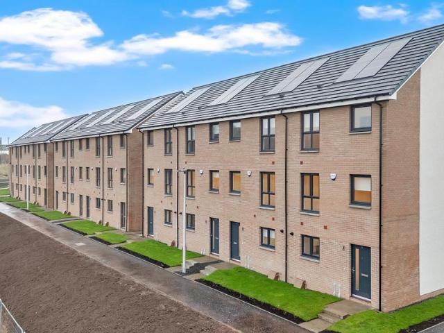 at Bridgewater Village, 9 Caledonia. 4 bed house to rent £1,760 pcm £406 pw