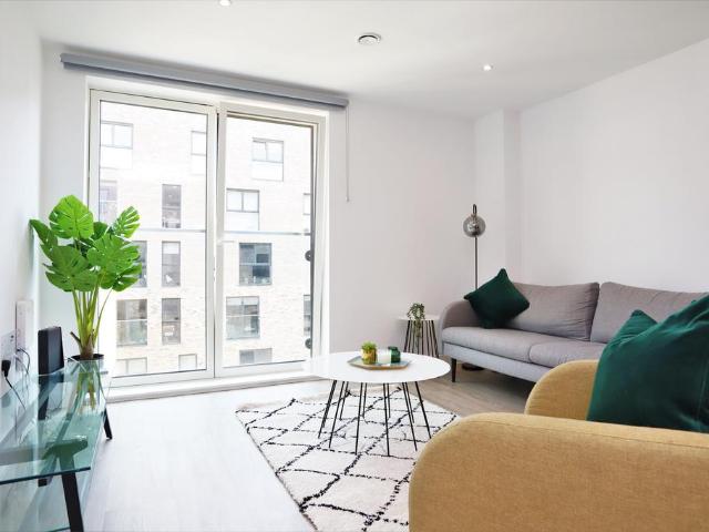 at Clippers Quay, Apartment 603. 2 bed apartment to rent £1,415 pcm £327 pw
