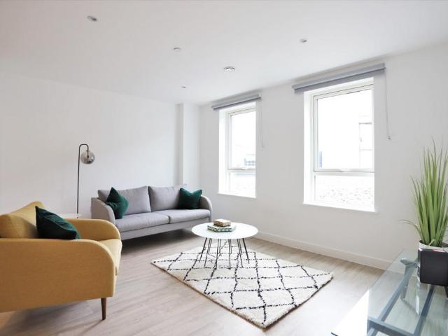 at Clippers Quay, Apartment 708. 1 bed apartment to rent £1,275 pcm £294 pw