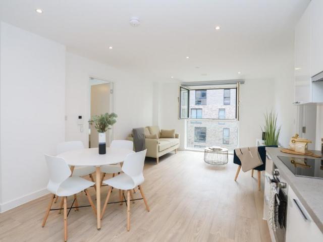 at Clippers Quay, Apartment 113 Syren. 2 bed apartment to rent £1,455 pcm £336 pw