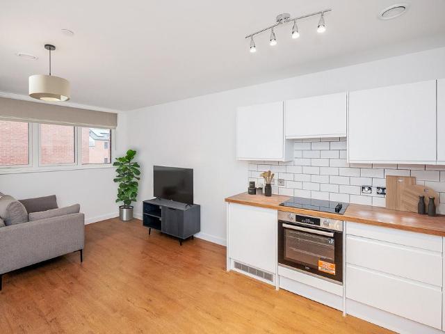 at Deansgate Gardens, Central Street. 1 bed apartment to rent £1,025 pcm £237 pw