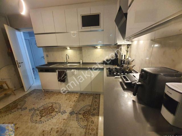 Atşehir Merkezi Konumda Özel Yapım Bakımlı Satılık 3+1 Daire