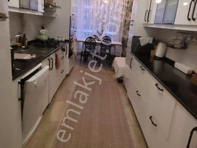 Atıfbey Mahallesinde Y.giriş Site İçerisinde Satılık 3+1 Daire