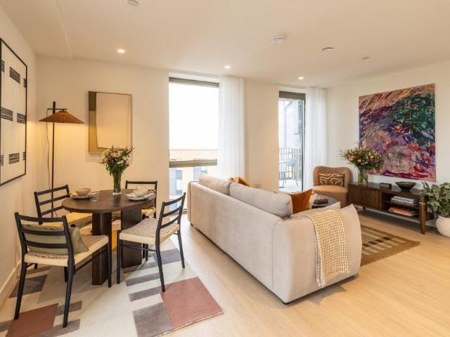 at Ferry Island, Ferry Island West. Studio to rent £2,305 pcm £532 pw